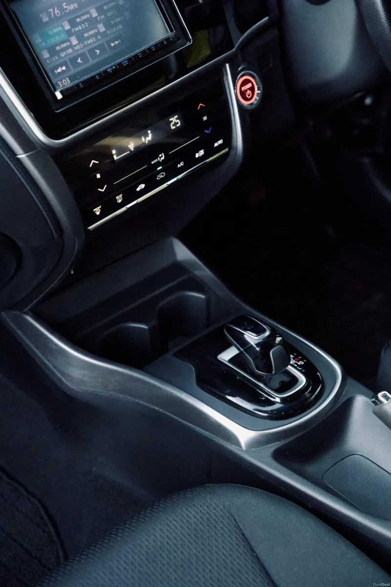 Honda Grace 1.5 2018 with Alloys & Carplay screen - Image 3