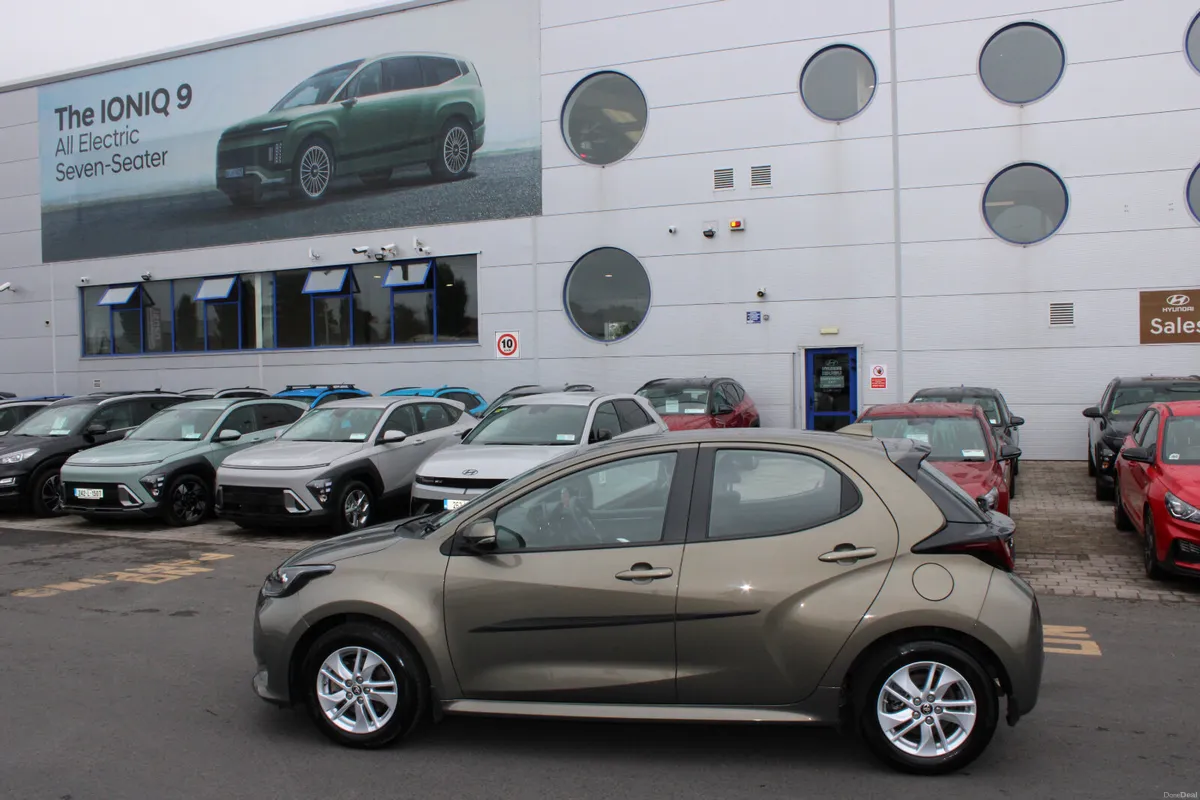 Toyota Yaris 2022 - Image 2