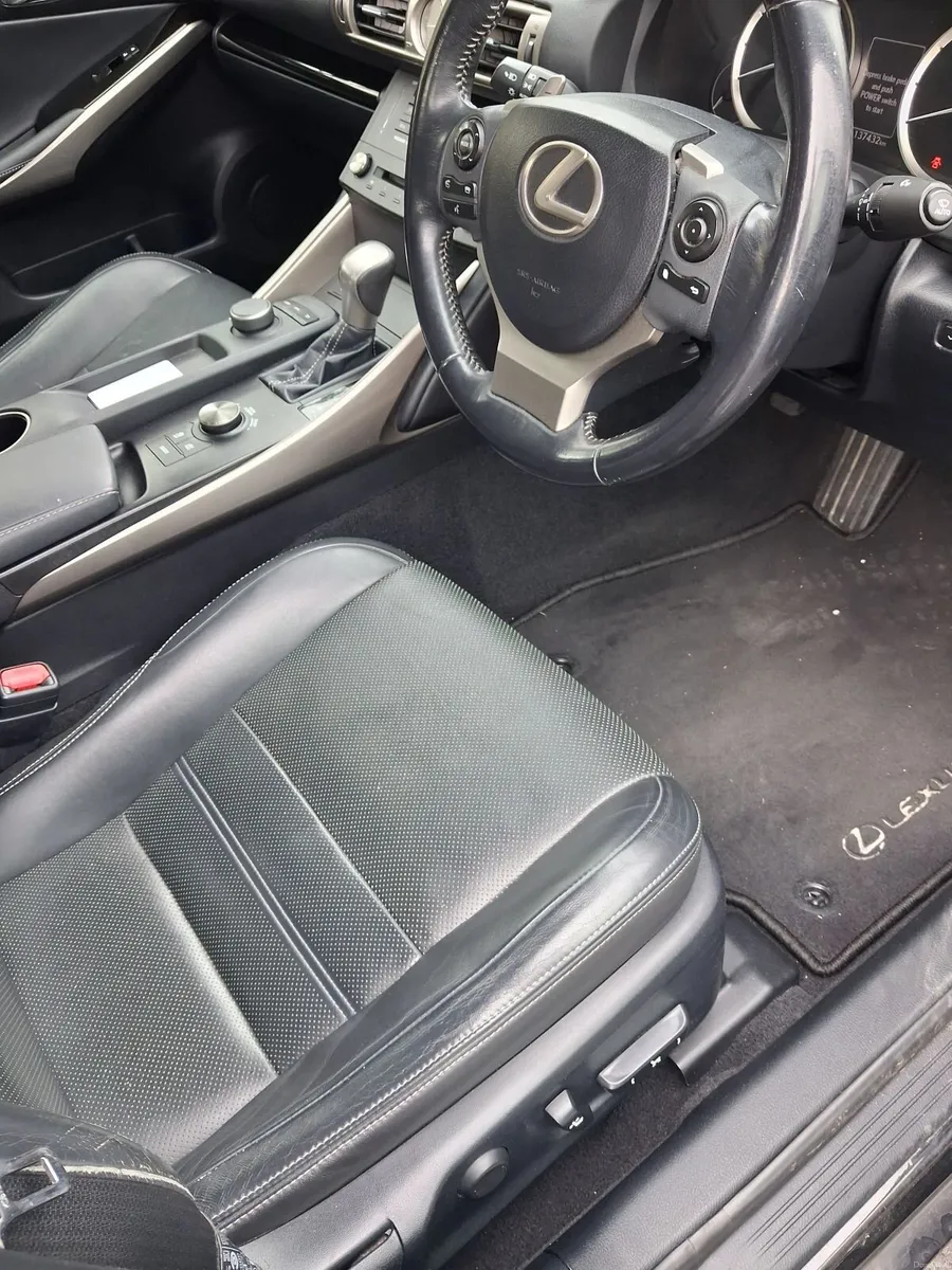 Lexus IS 2015 - Image 5