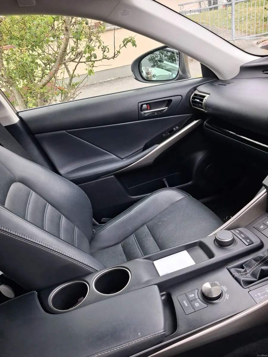 Lexus IS 2015 - Image 3