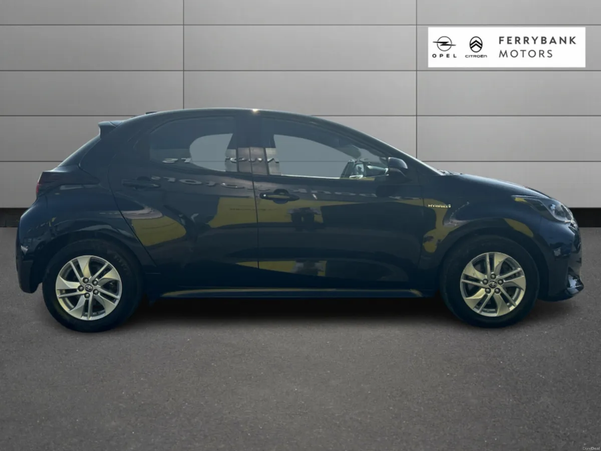 Toyota Yaris HYBRID LUNA AUTO 4DR - Image 4