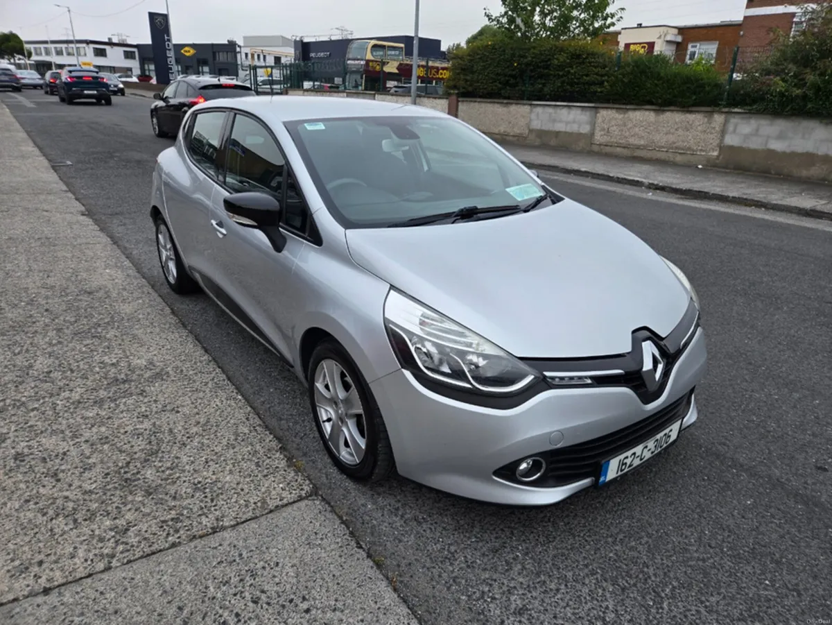 Renault Clio IV DYNAMIQUE NAV 1.2 PETR 4DR - Image 1