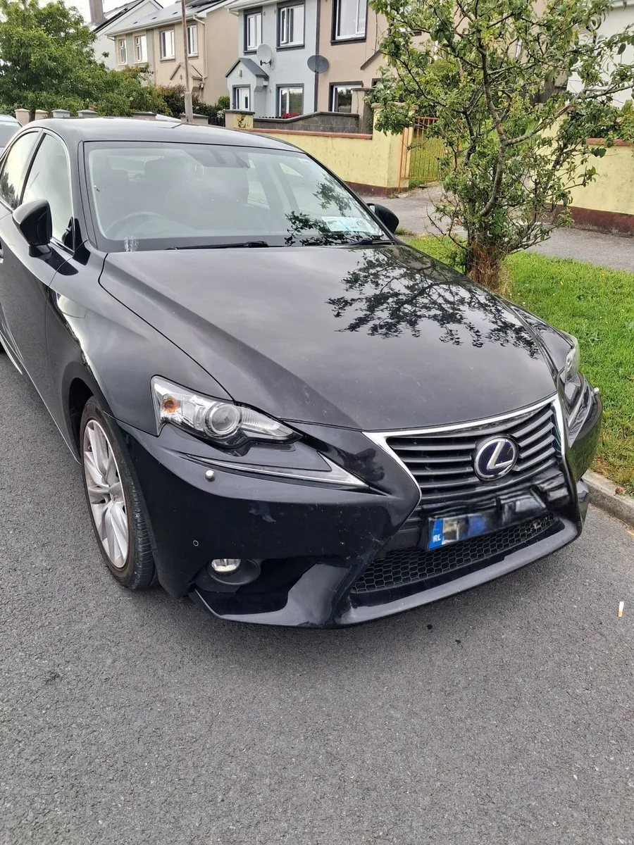 Lexus IS 2015 - Image 1