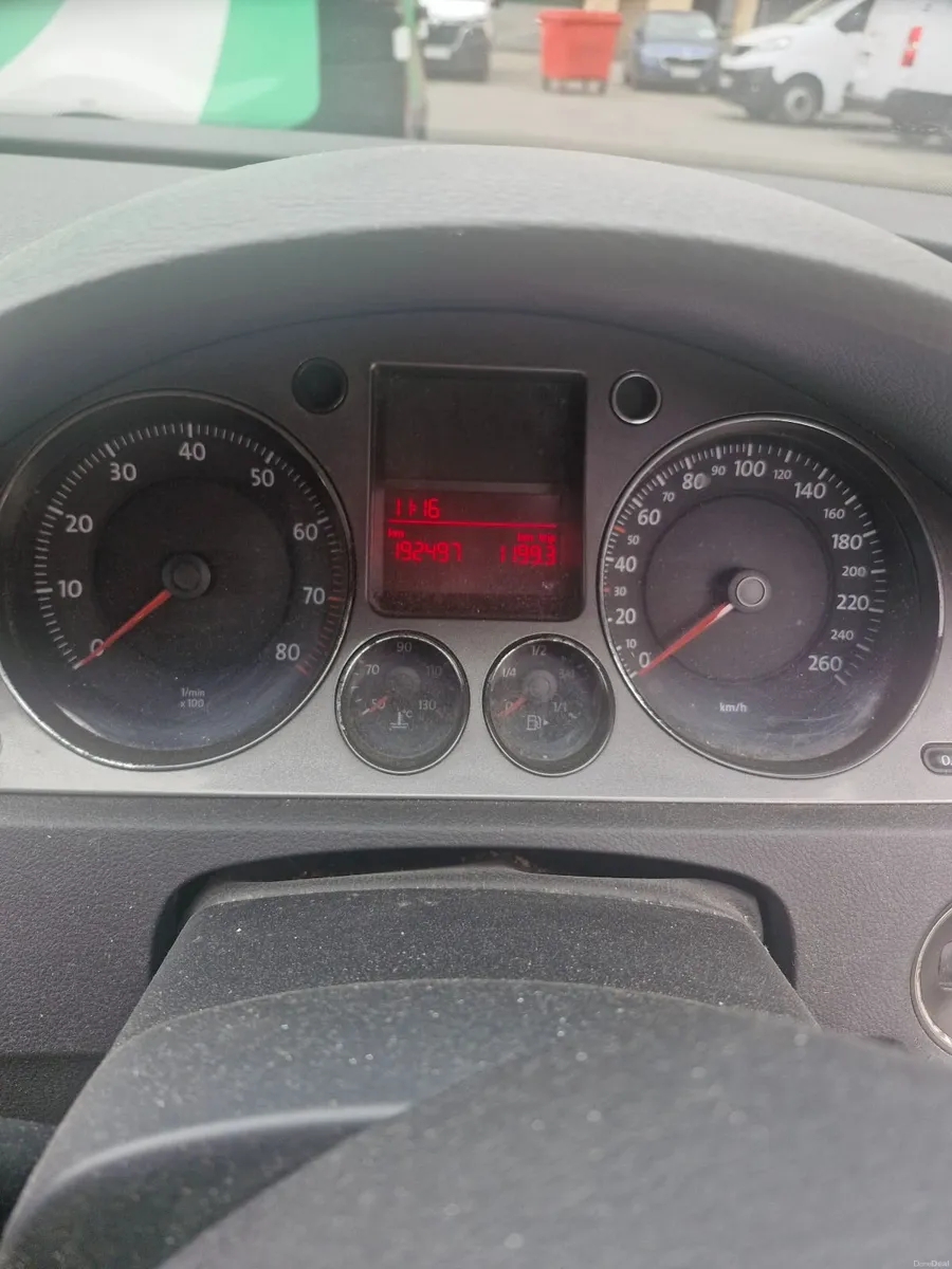Volkswagen Passat 2009 - Image 4
