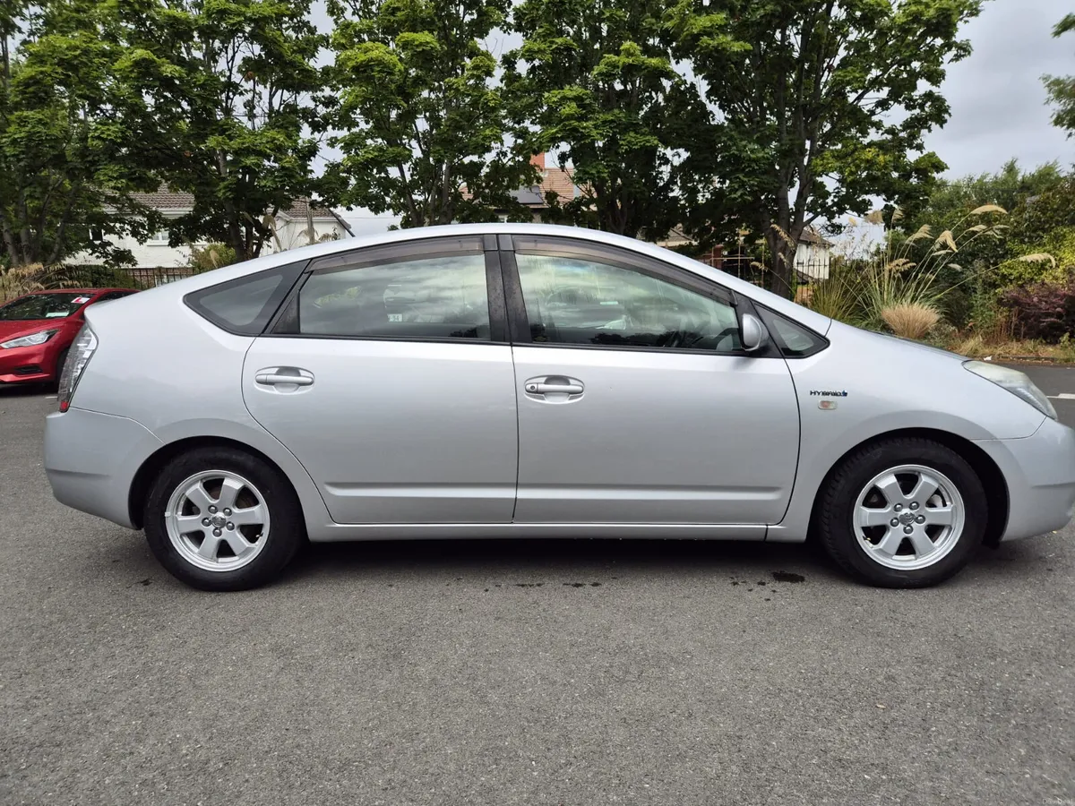 STUNNING Toyota Prius 2012 AUTOMATIC HYBRID - Image 4