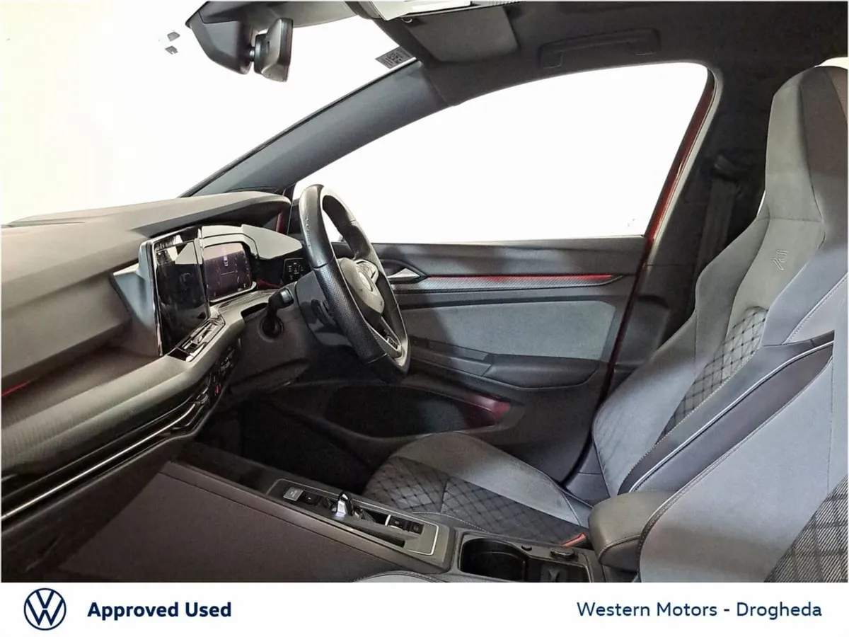 Volkswagen Golf 2.0 TDI 150HP R-Line DSG *sunroof - Image 4
