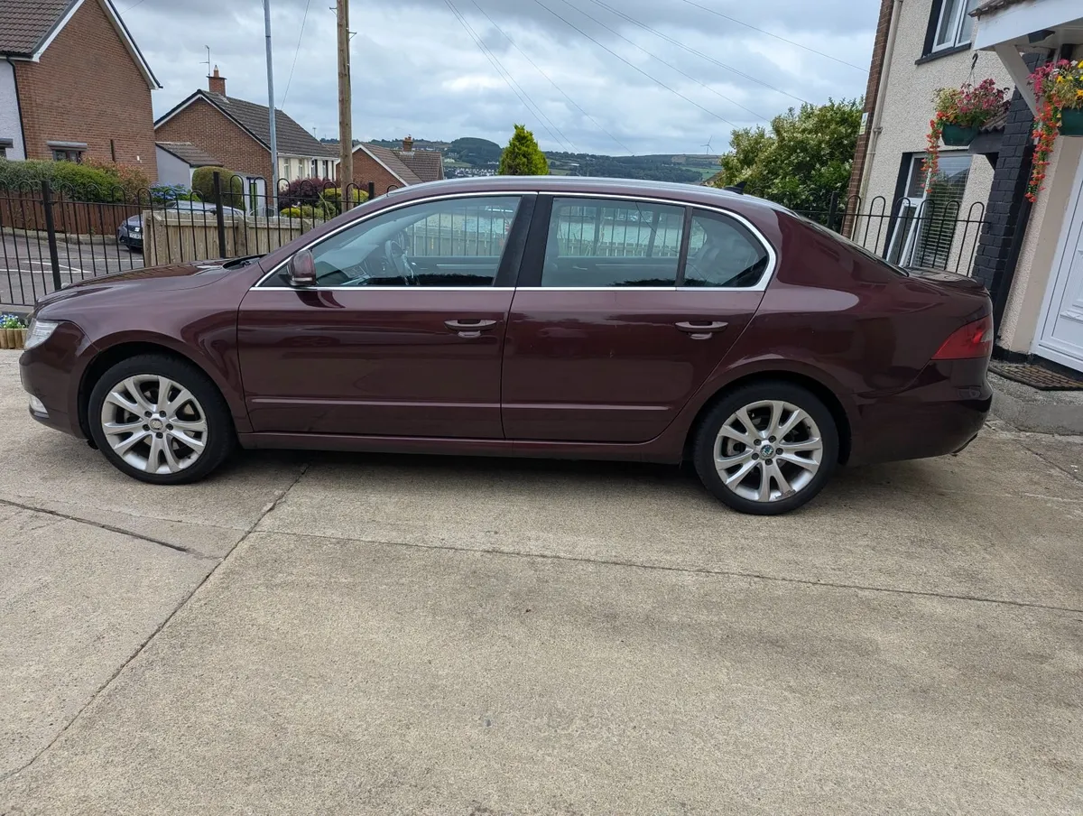 Skoda Superb 2011 - Image 2