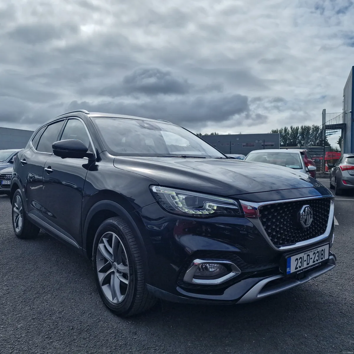 MG HS 2023 Plug-in Hybrid EV 2WD Auto Exclusive - Image 3