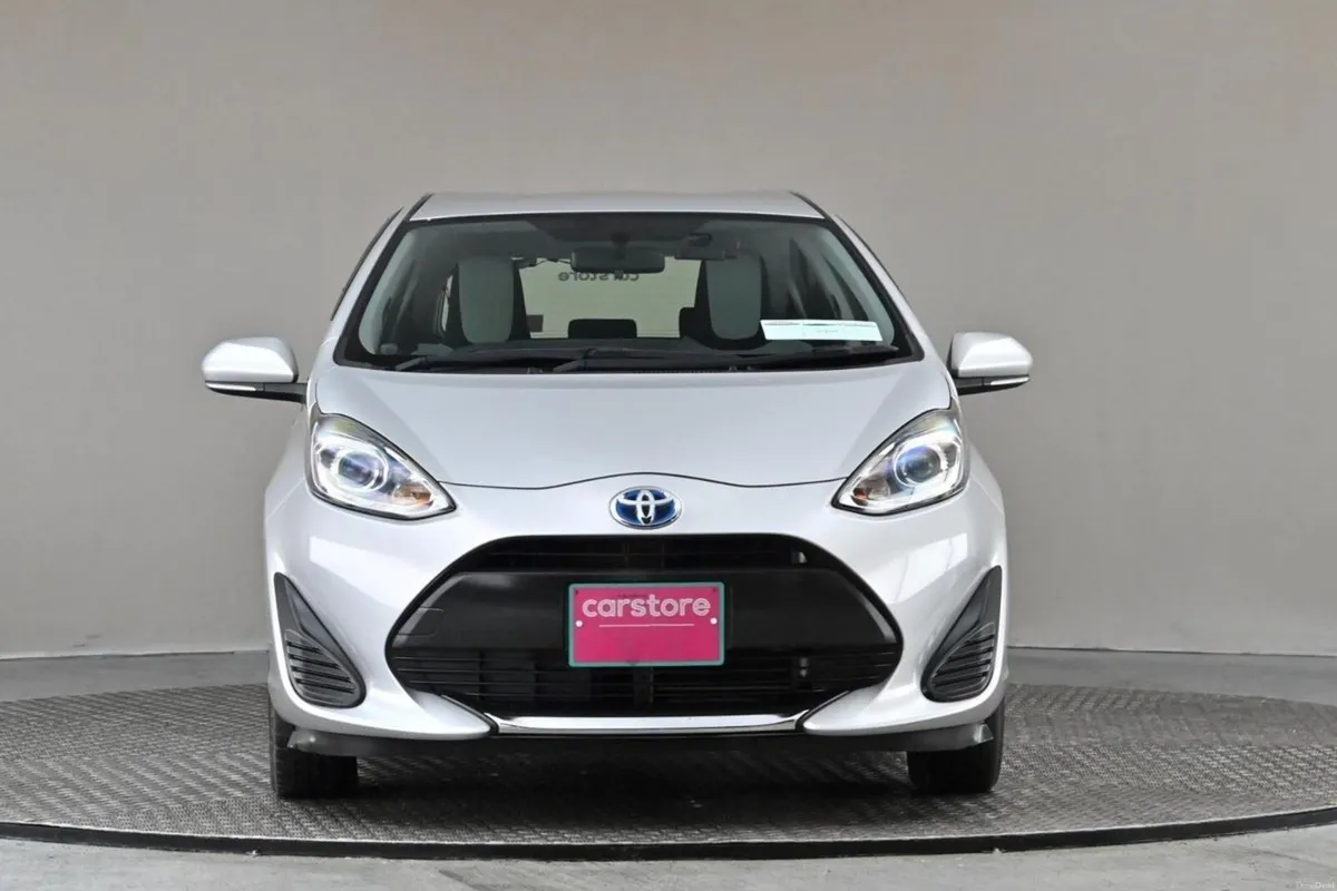 Toyota Aqua 1.5 VVT-i HYBRID **BI-TONE INT**REVERS - Image 2