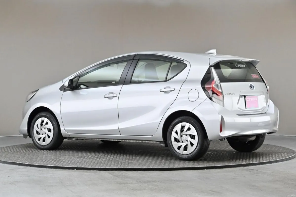 Toyota Aqua 1.5 VVT-i HYBRID **BI-TONE INT**REVERS - Image 6