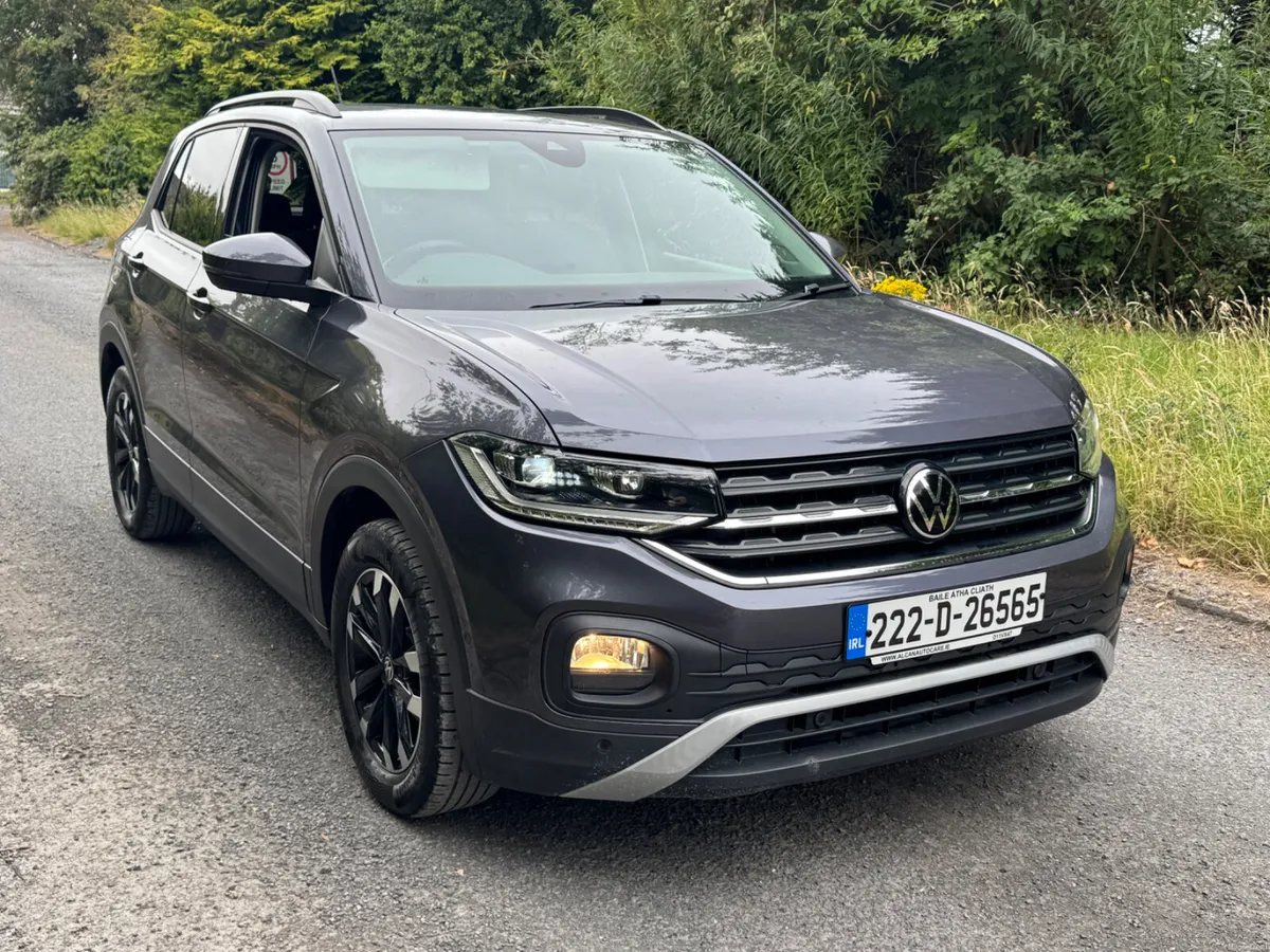 22 Volkswagen T-Cross 1.0 automatic - Image 1