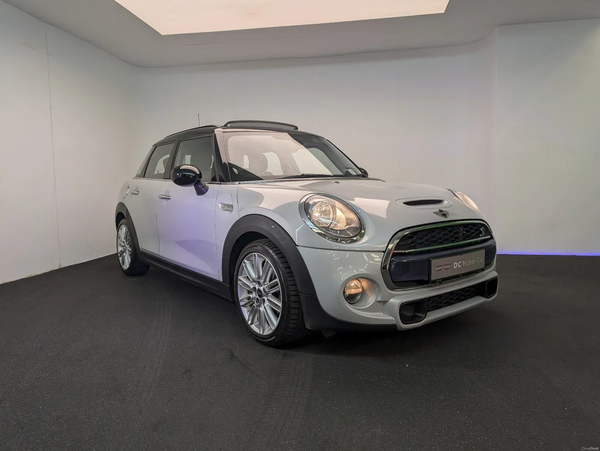 Mini Cooper SD **SUNROOF** - Image 4