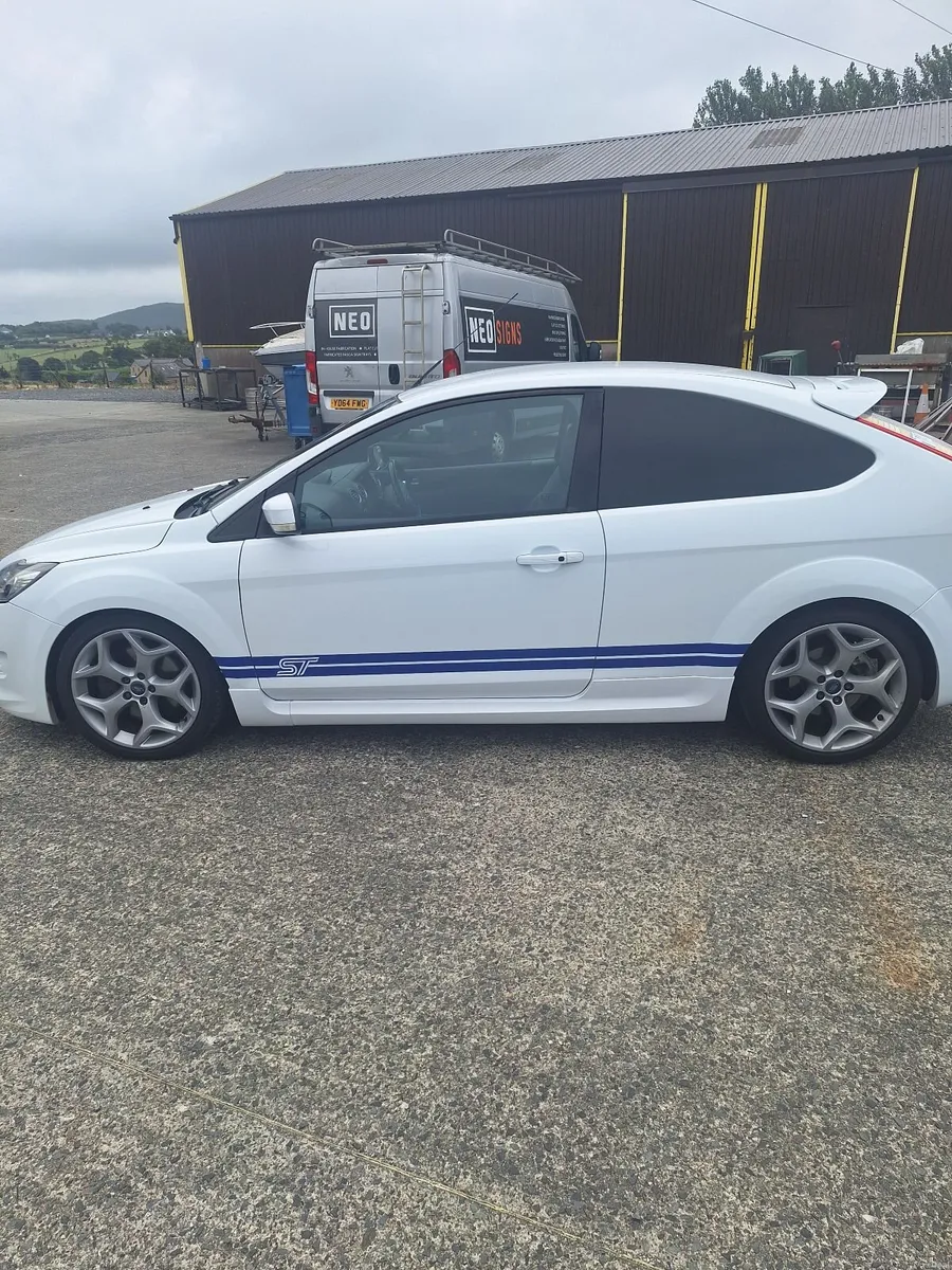 Ford Focus 2011 - Image 2