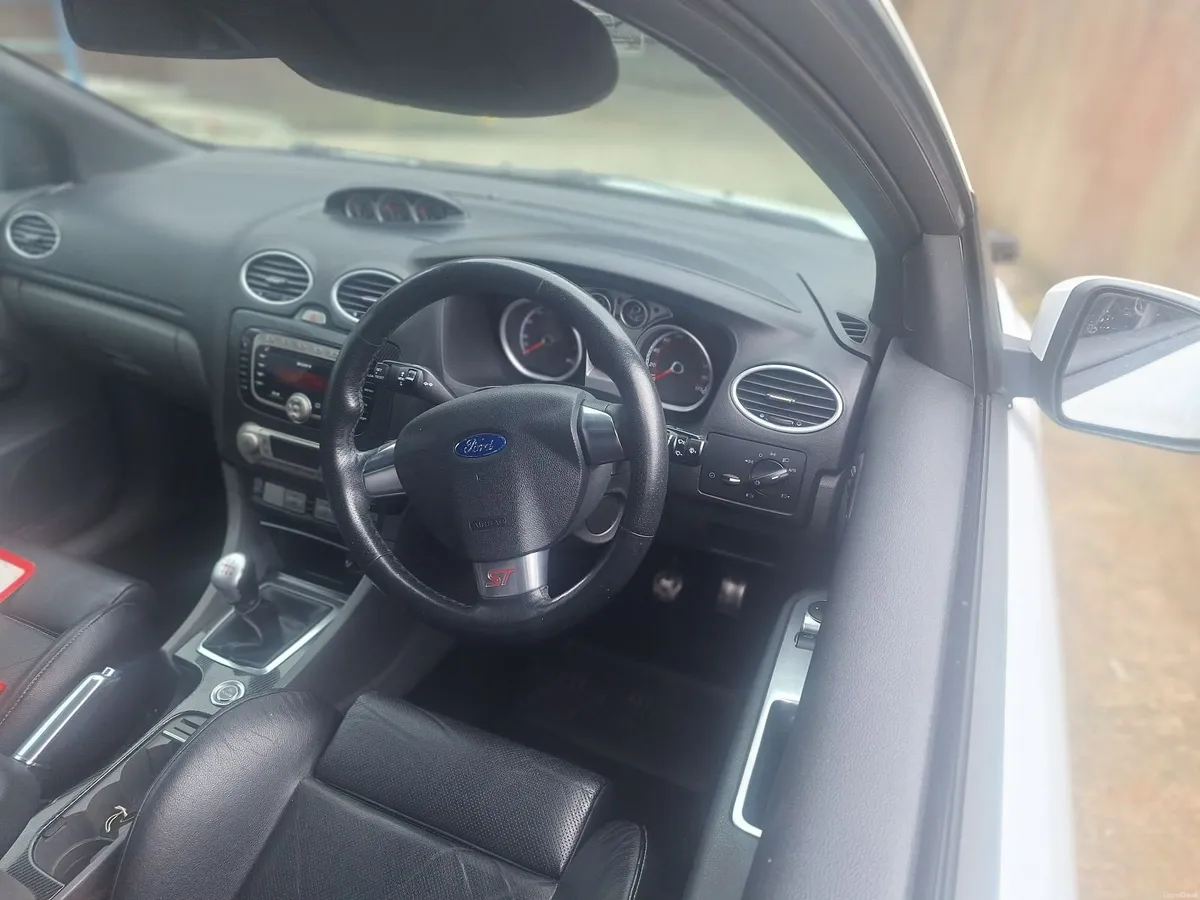 Ford Focus 2011 - Image 4