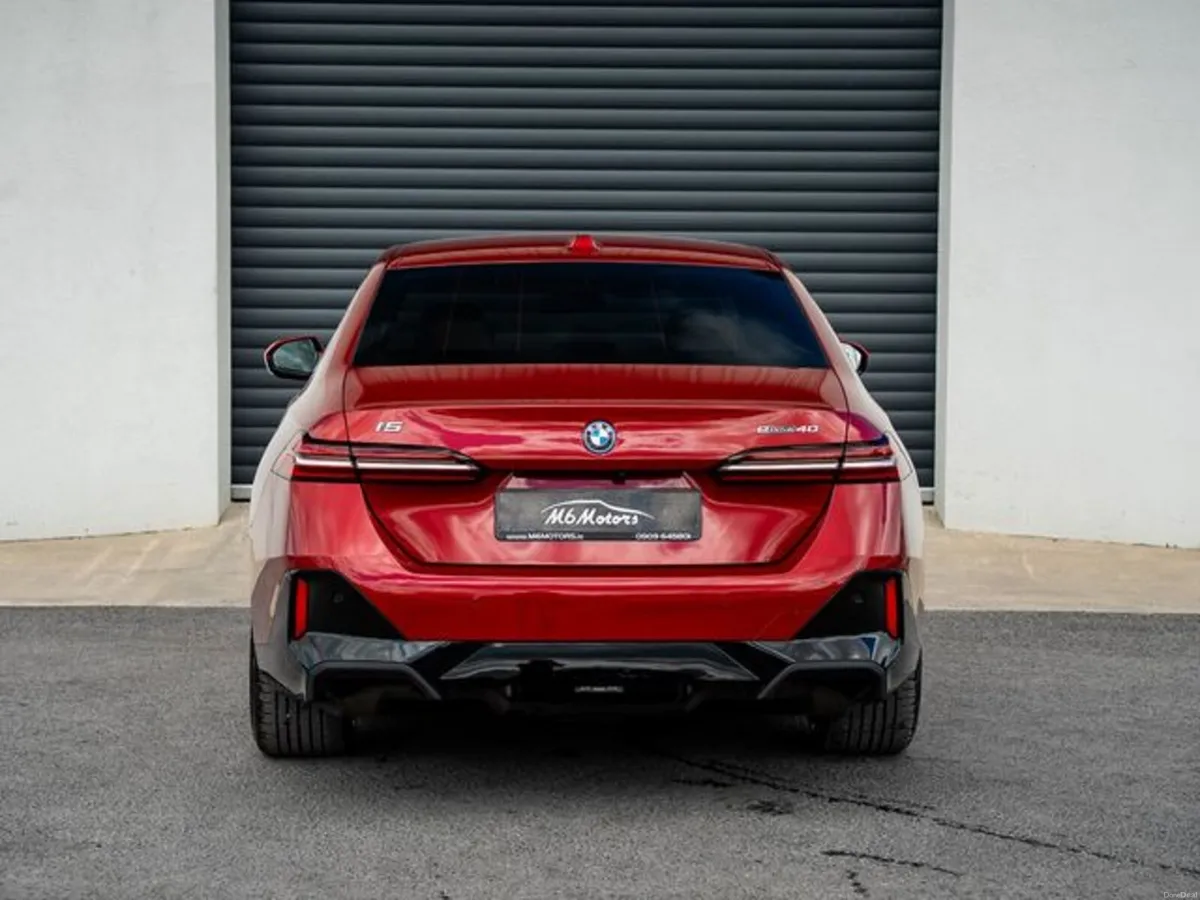 BMW i5 EDRIVE40 M SPORT - Image 5