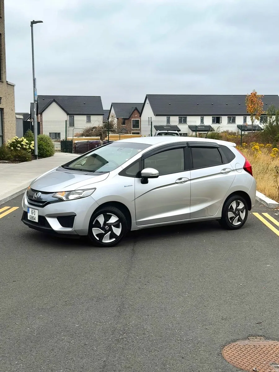 2015 HONDA FIT HYBRID 1.5L AUTOMATIC / NCT 07/2027 - Image 1