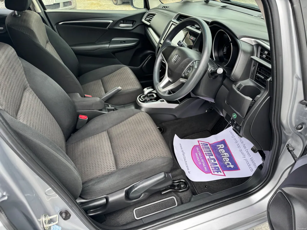 Honda Fit 1.3 Hybrid Automatic - Image 6