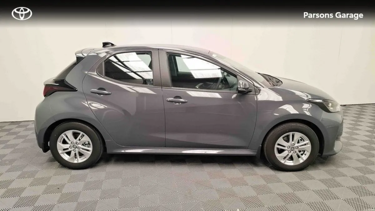 Toyota Yaris Yaris HEV Luna - Image 3