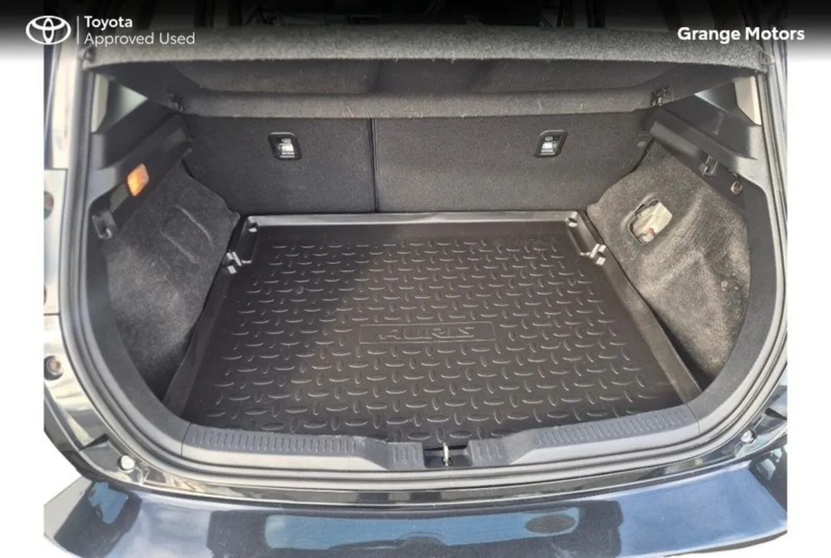 Toyota Auris 1.33 PETROL AURA 5DR - Image 6