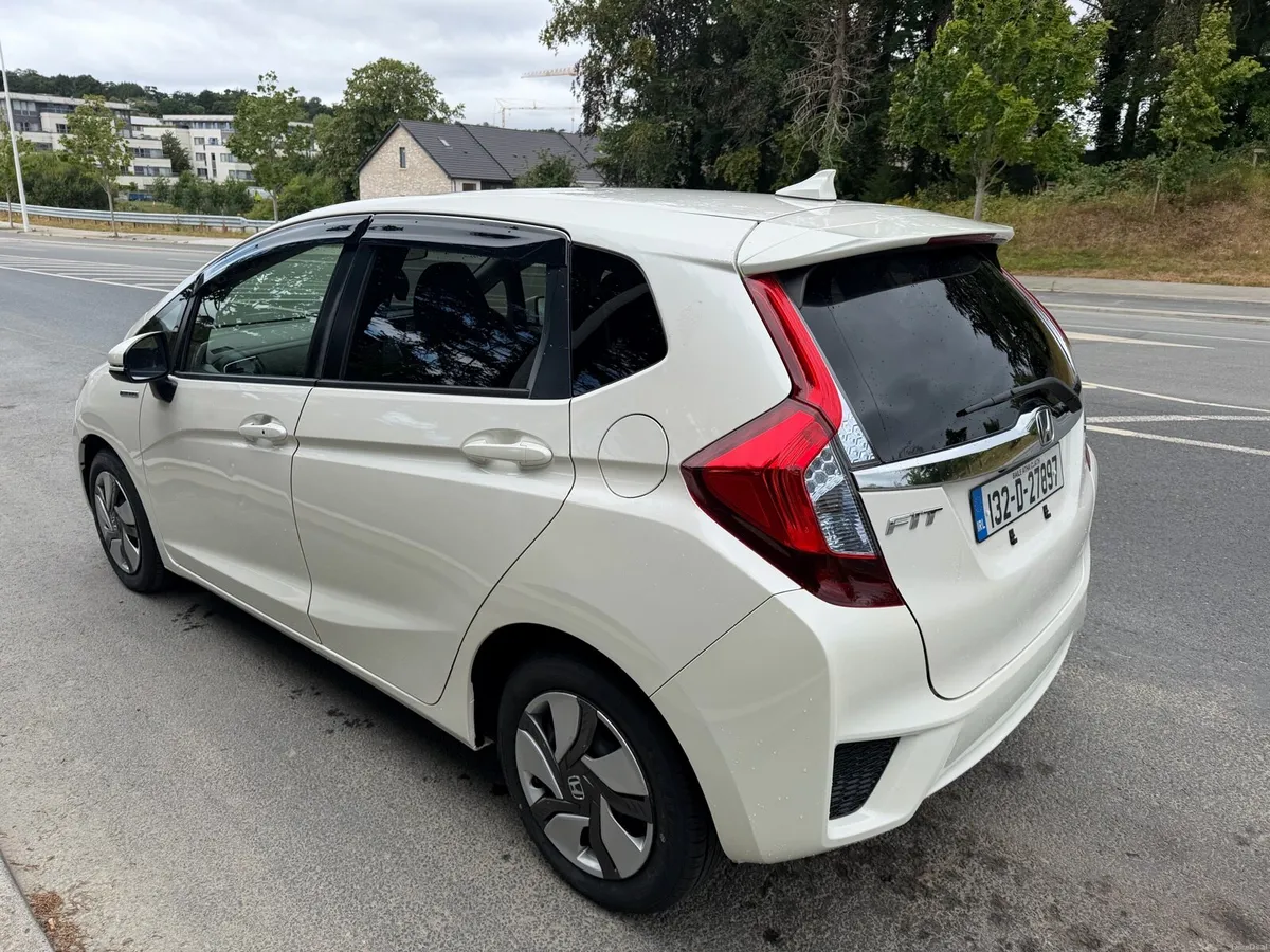 Car - Image 3