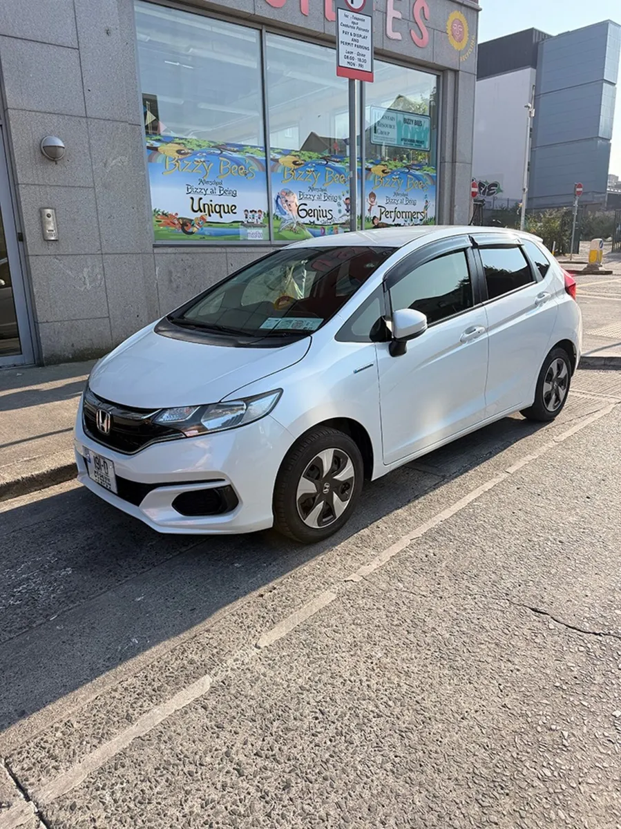 19.1 HONDA FIT 1.5 Hybrid Automatic- ONLY 39k - Image 3