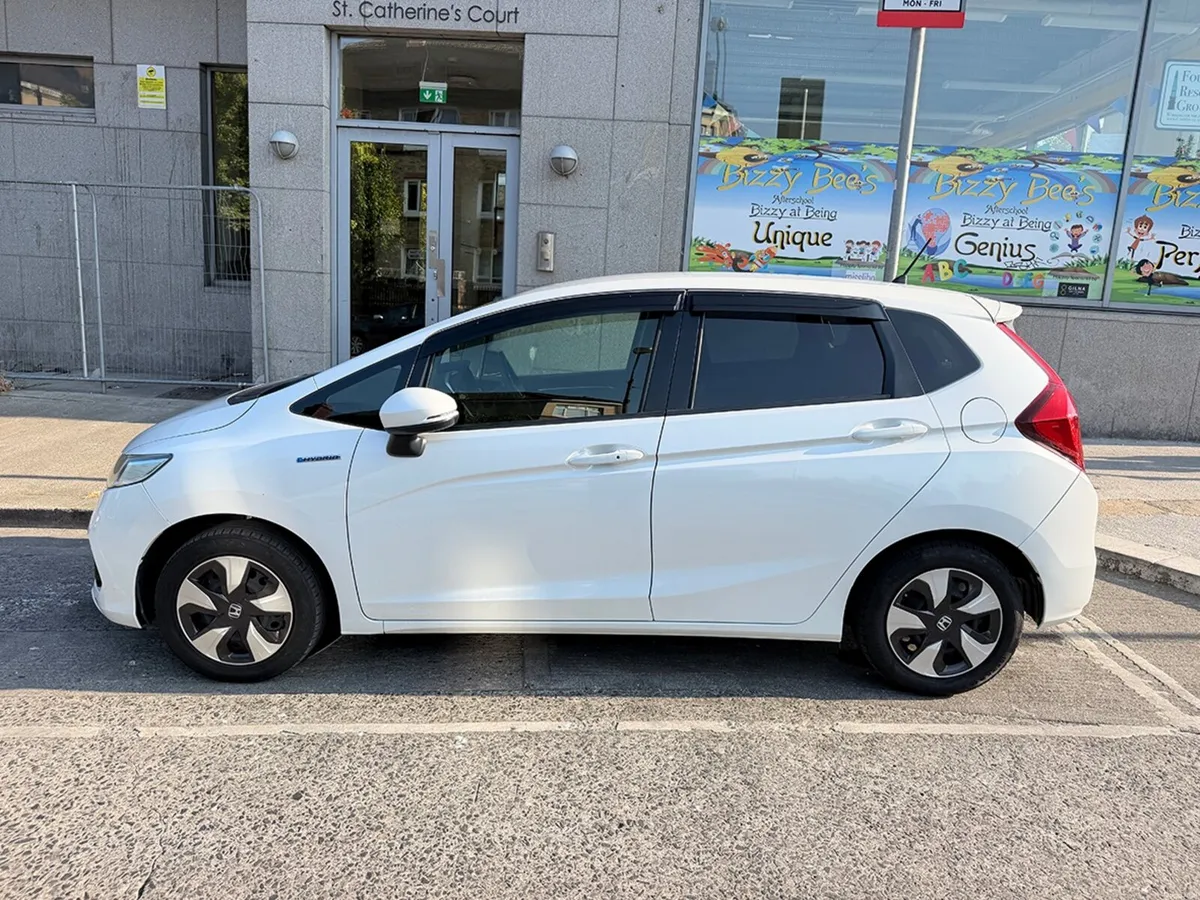 19.1 HONDA FIT 1.5 Hybrid Automatic- ONLY 39k - Image 4