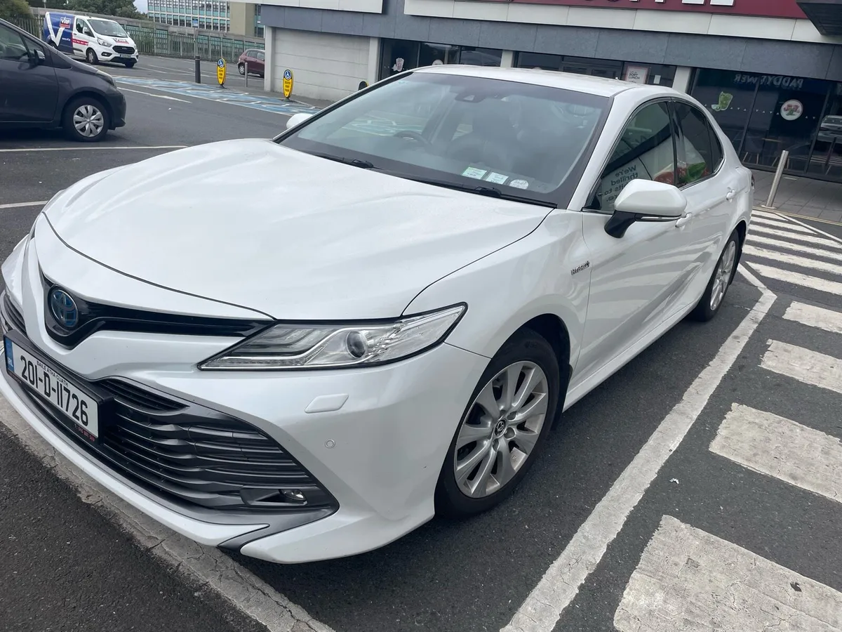 Toyota Camry hybrid 2020. Platinum model - Image 1
