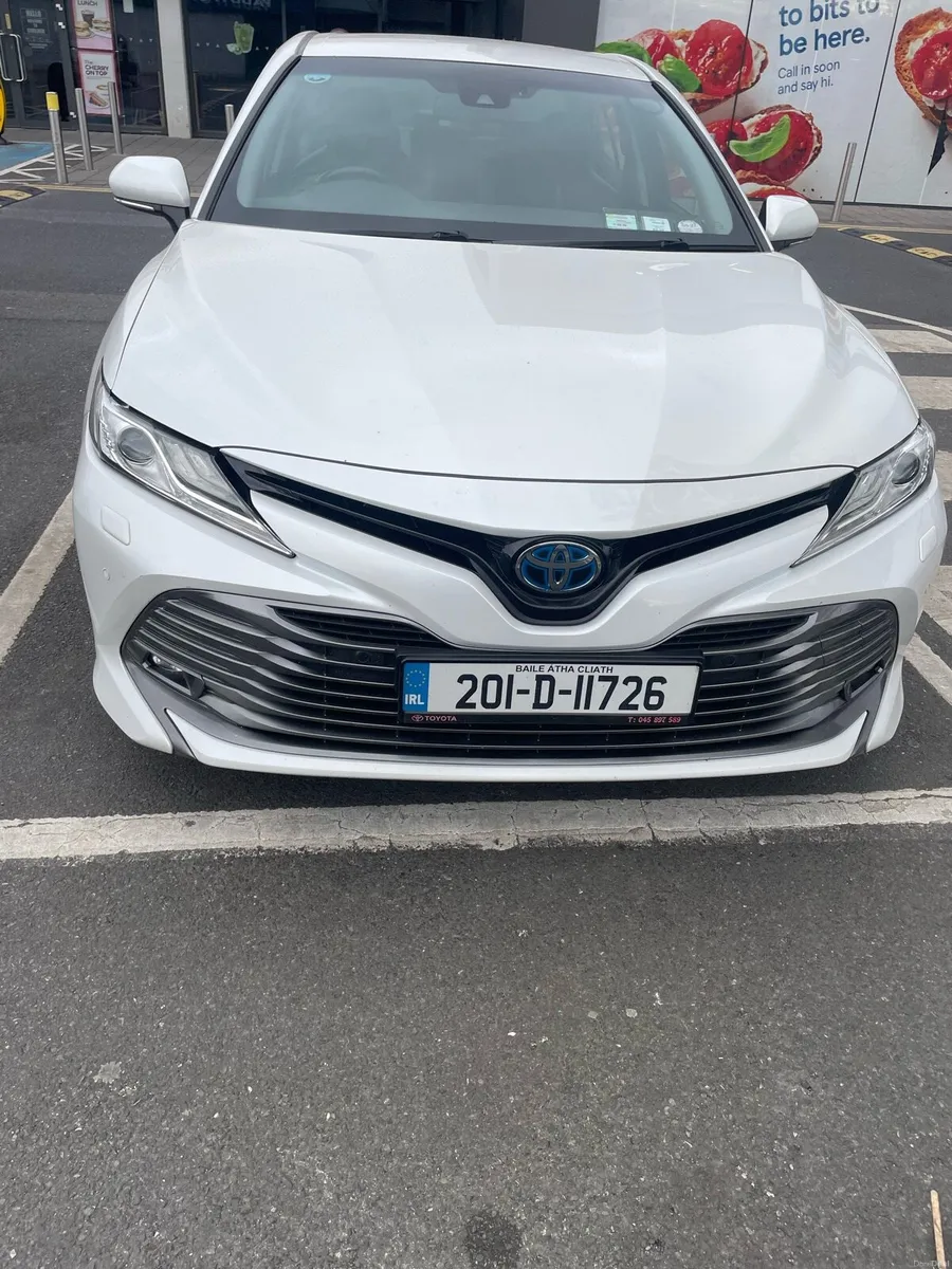 Toyota Camry hybrid 2020. Platinum model - Image 4