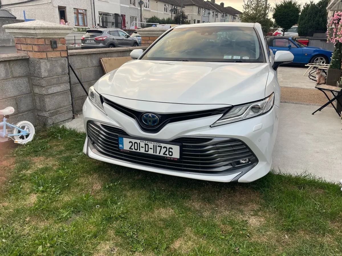 Toyota Camry hybrid 2020. Platinum model - Image 6