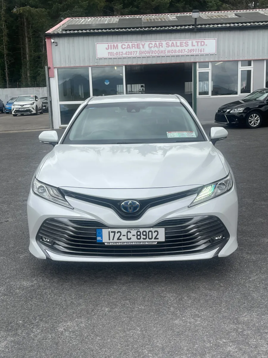 Toyota Camry 2017 - Image 2