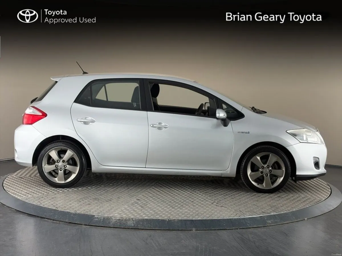 Toyota Auris 1.8 VVT-I HYBRID - Image 3