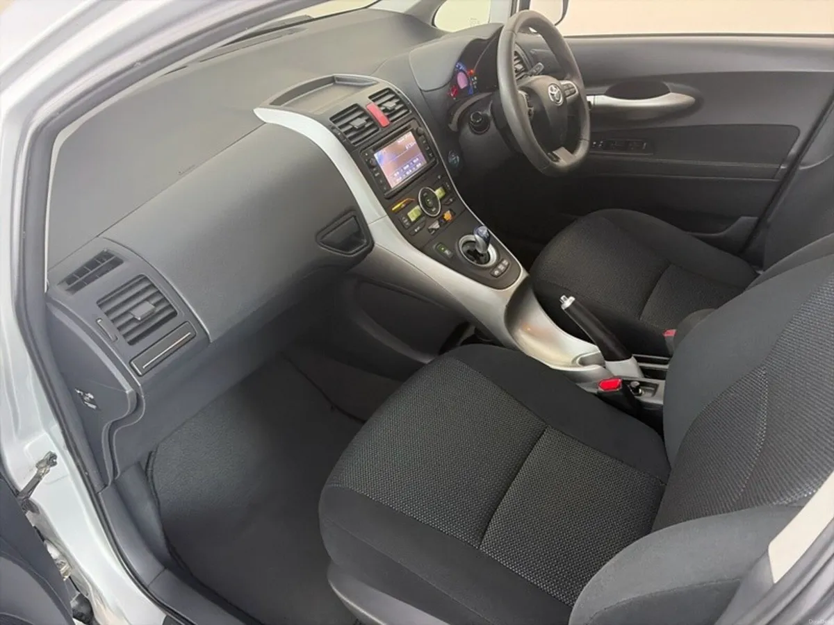 Toyota Auris 1.8 VVT-I HYBRID - Image 6