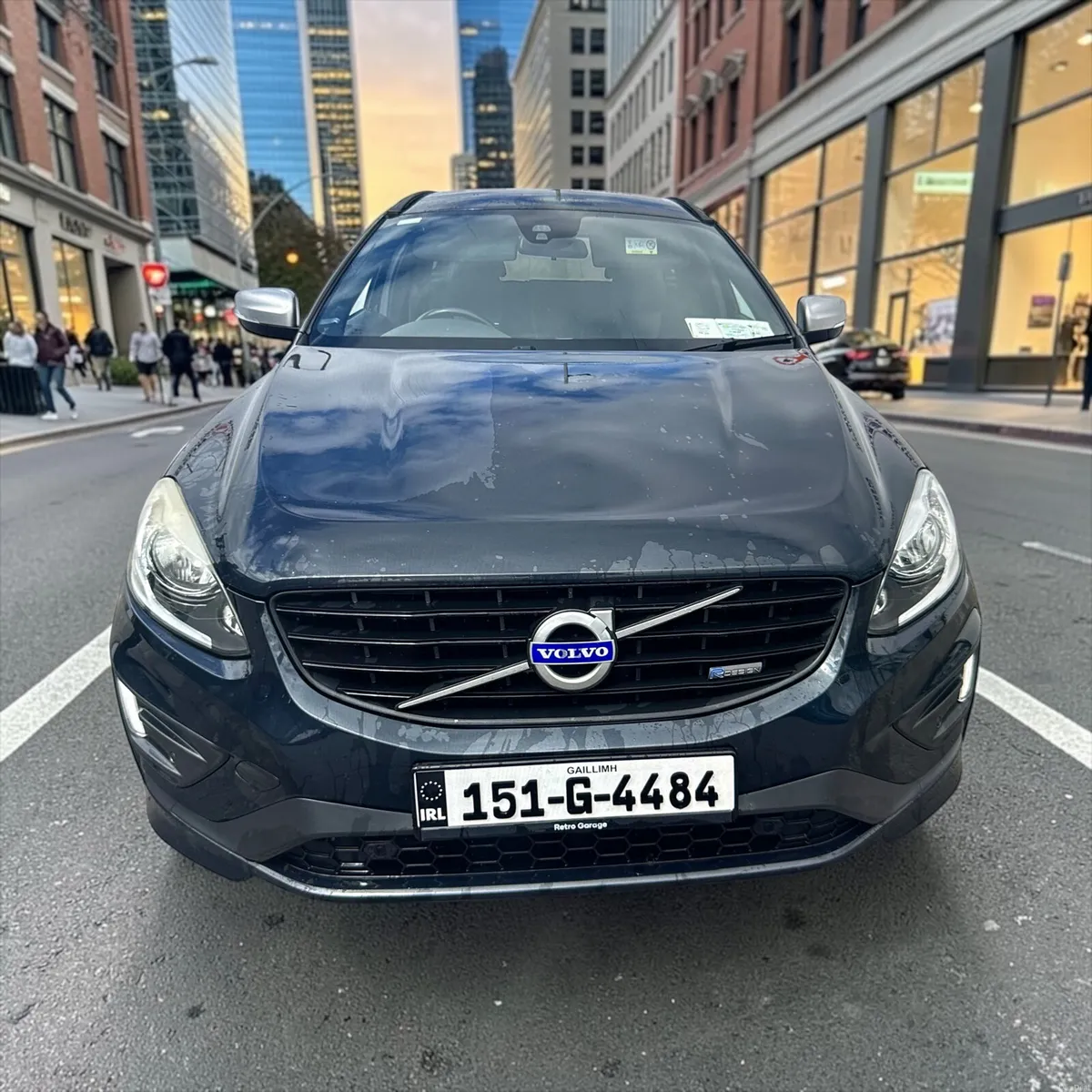 2015 Volvo XC60 D4 (181hp) FWD R-Design - Image 3