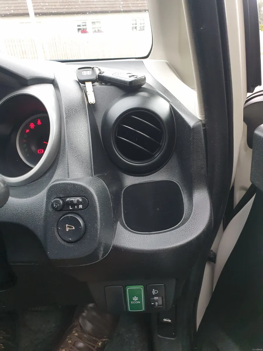 HONDA FIT / 2011/ AUTO/ 1.3 PETROL/ NCT/ TAX - Image 4