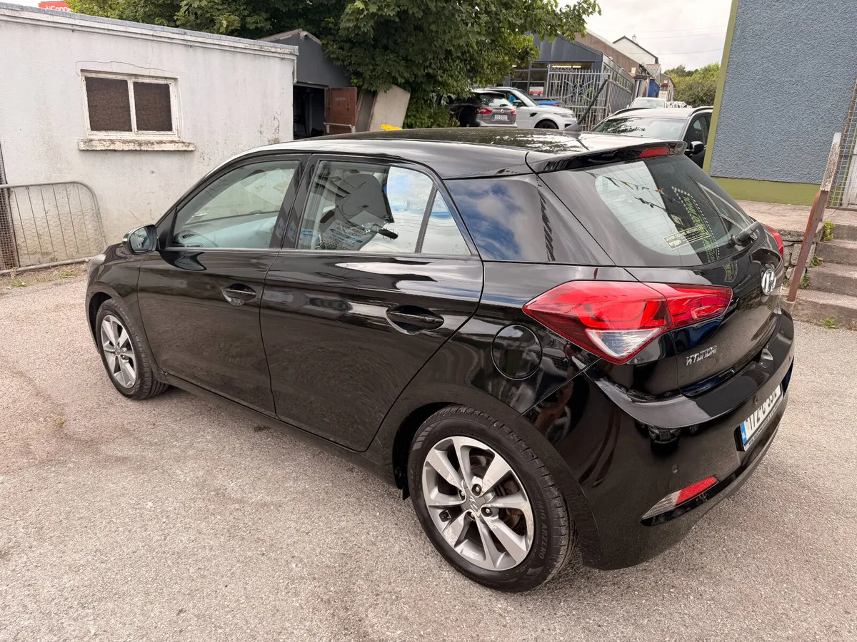 Hyundai i20 Deluxe low milage petrol car - Image 6