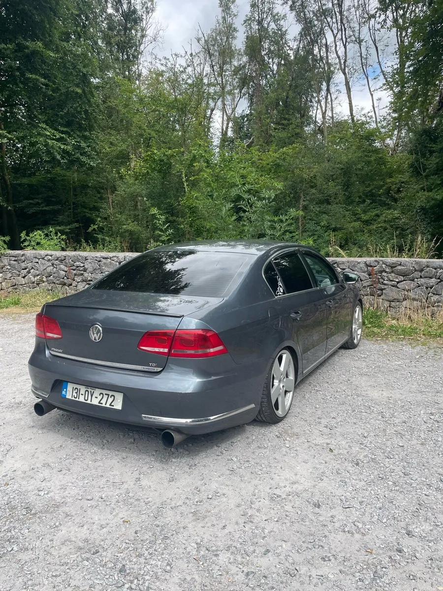 Volkswagen Passat - Image 1