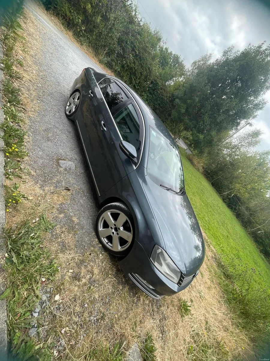 Volkswagen Passat - Image 5