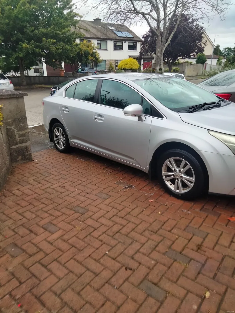 Toyota Avensis 2010 - Image 2
