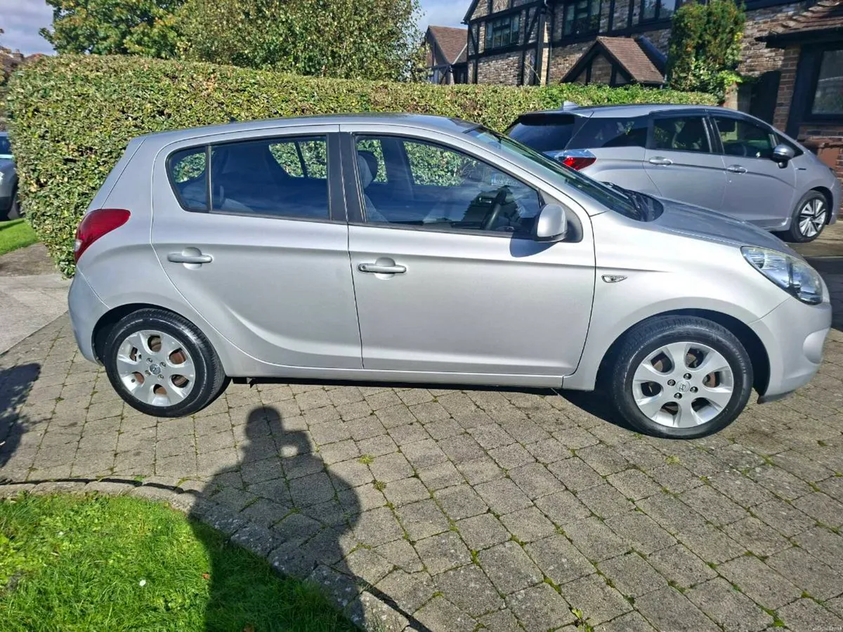 HYUNDAI i20 1.2 PETROL 2012 VERY CLEAN CAR - Image 2