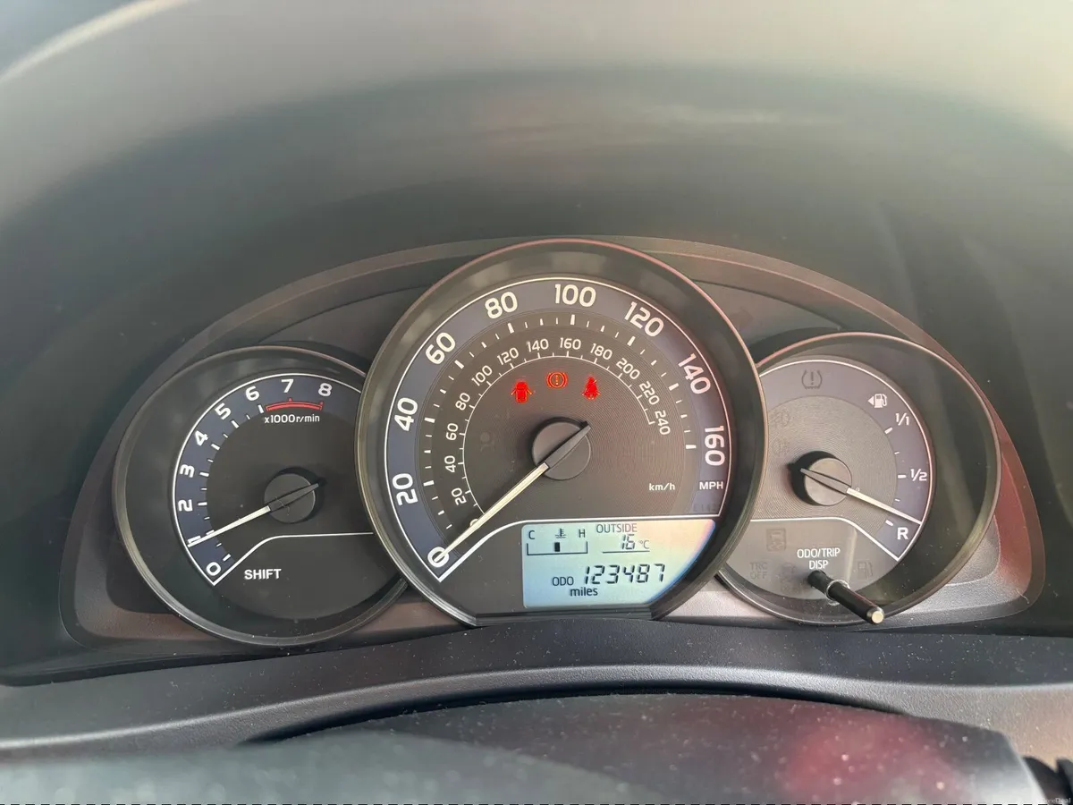 Toyota Auris 2016 - Image 3