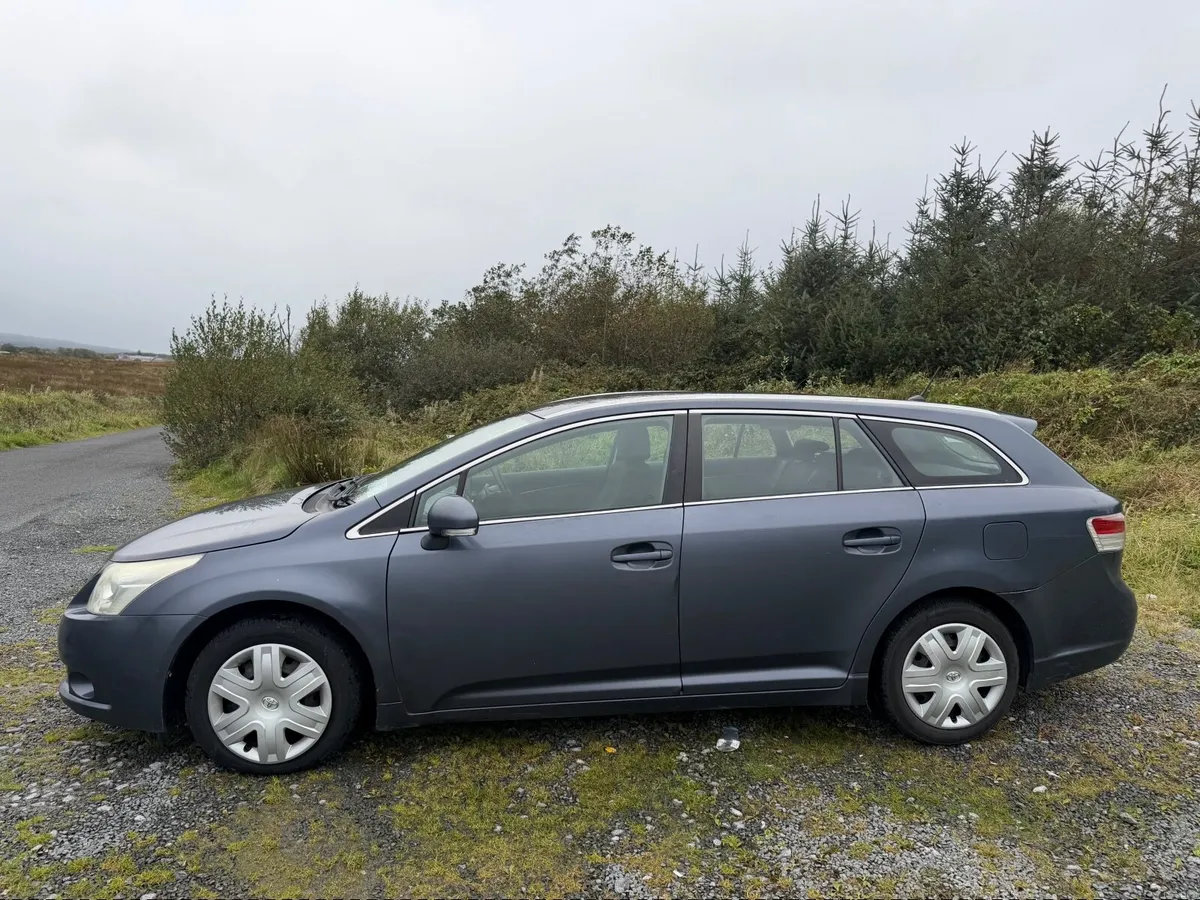 Toyota Avensis 2010 2.0 Diesel - Image 4