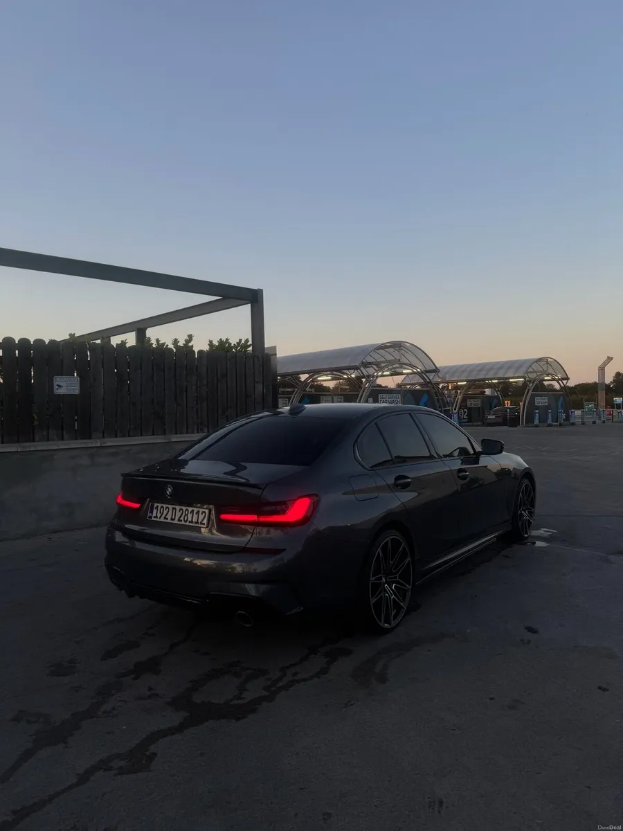BMW 330e - Image 2