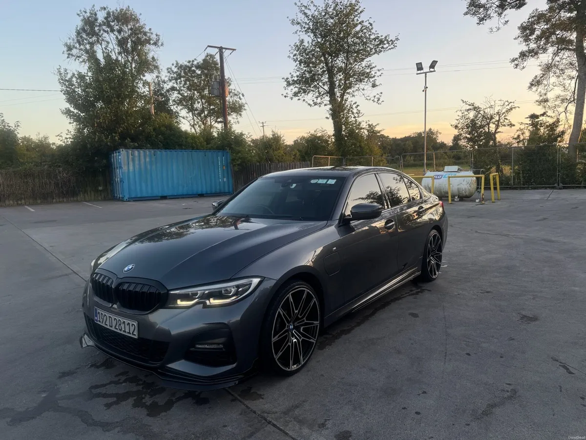 BMW 330e - Image 4