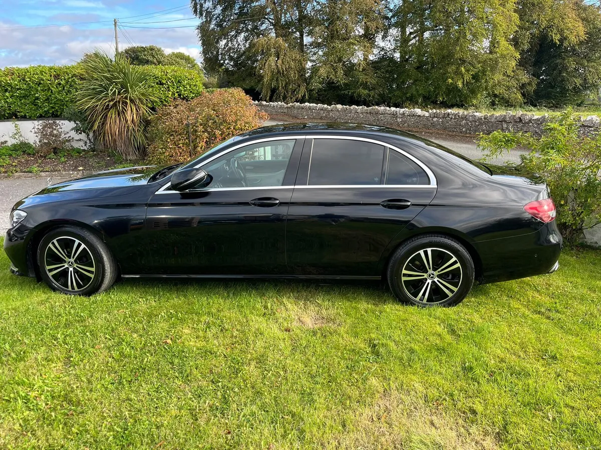 2022 Mercedes E220 Diesel - Image 5