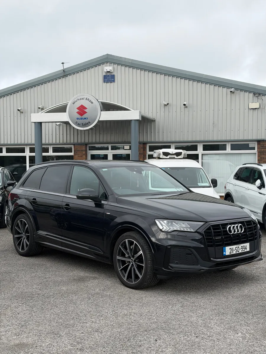 211 Audi Q7 S Line Black Edition - Image 2