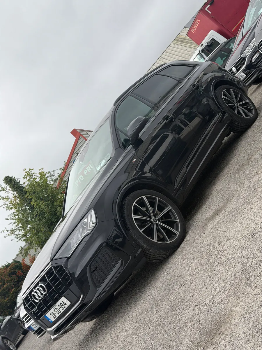 211 Audi Q7 S Line Black Edition - Image 6