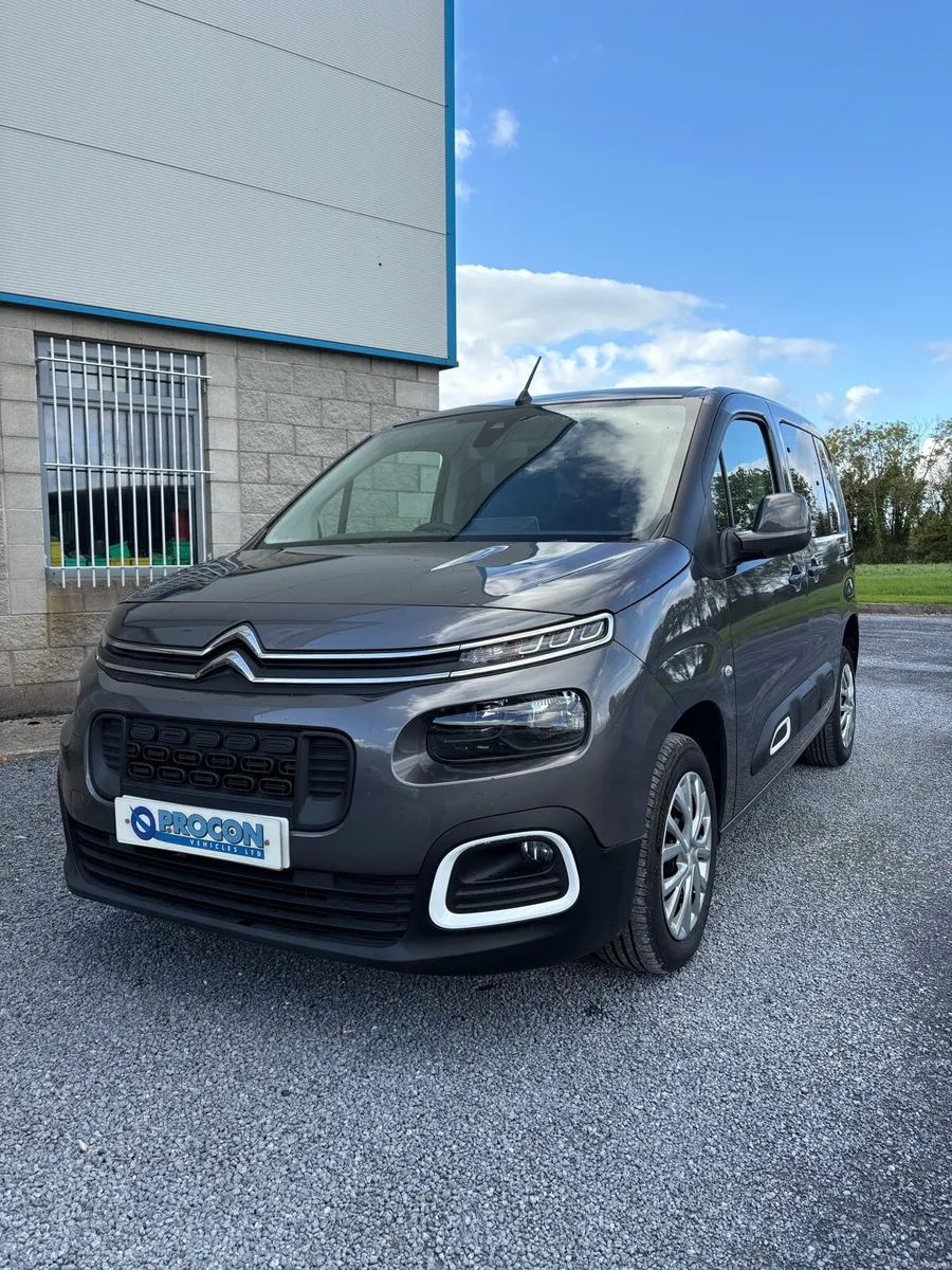 Wheelchair accessible car - Image 1