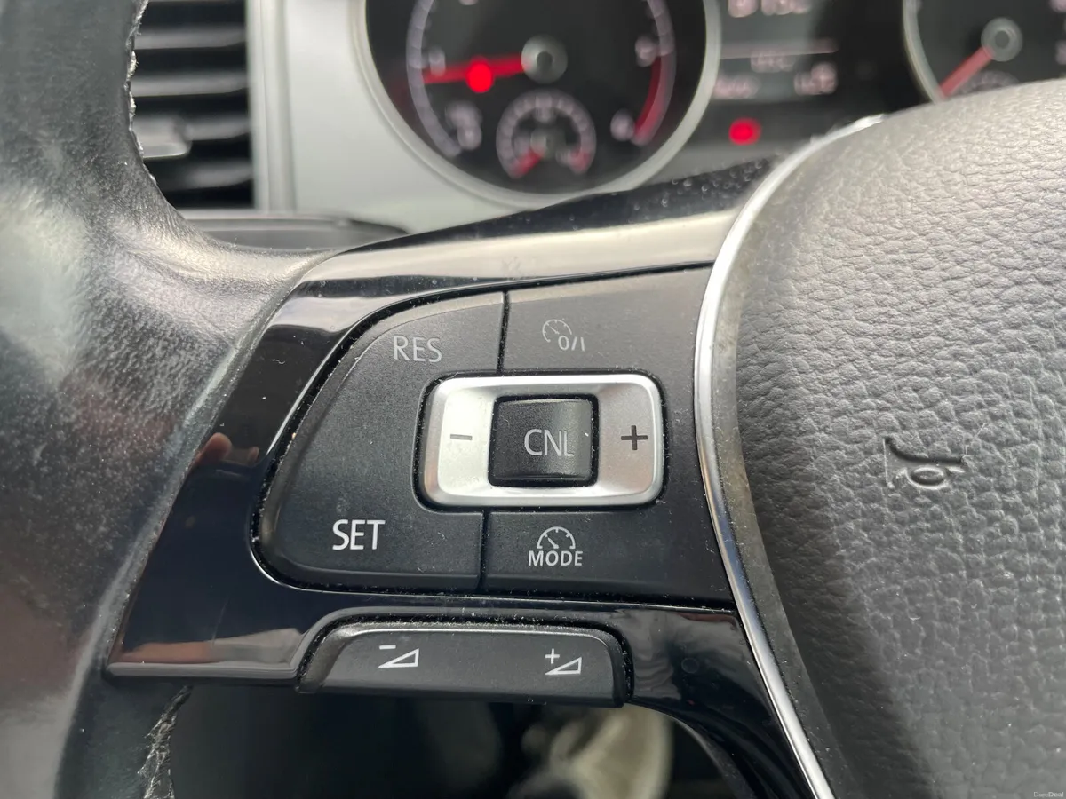 Volkswagen Golf 2015, low milage - Image 6