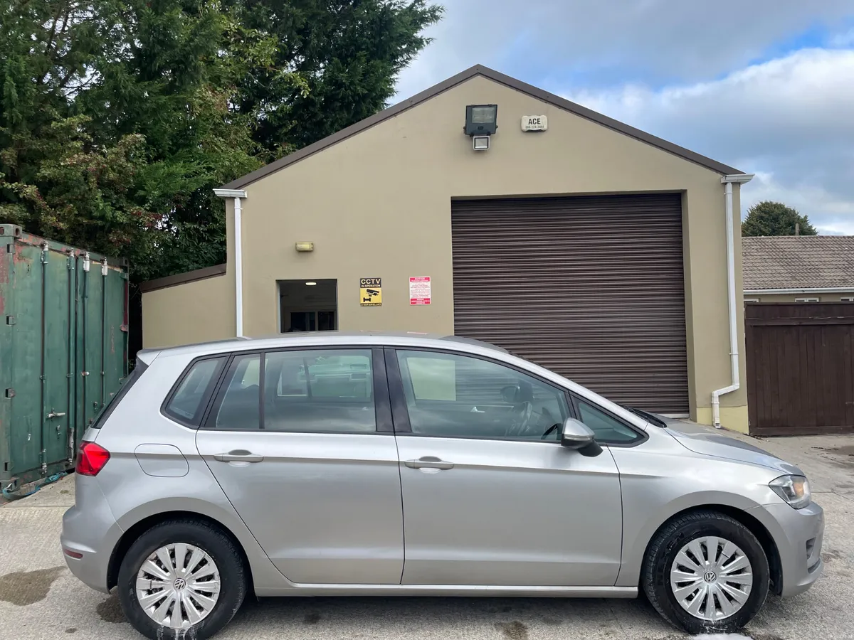 Volkswagen Golf 2015, low milage - Image 2