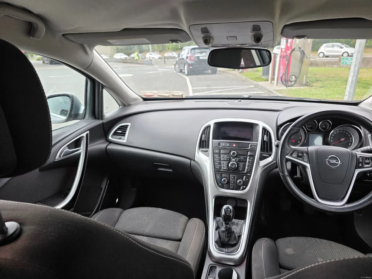 Opel Astra 2009 180PS 1.6 turbo petrol - Image 3